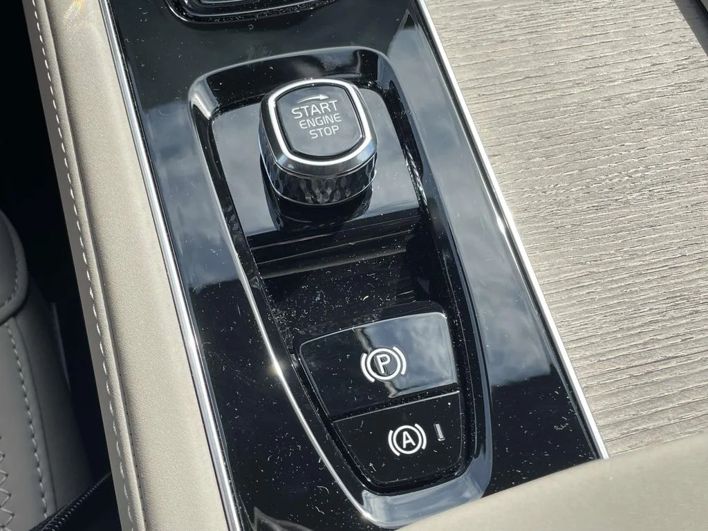 New 2026 Crystal White Volvo Plus image 21