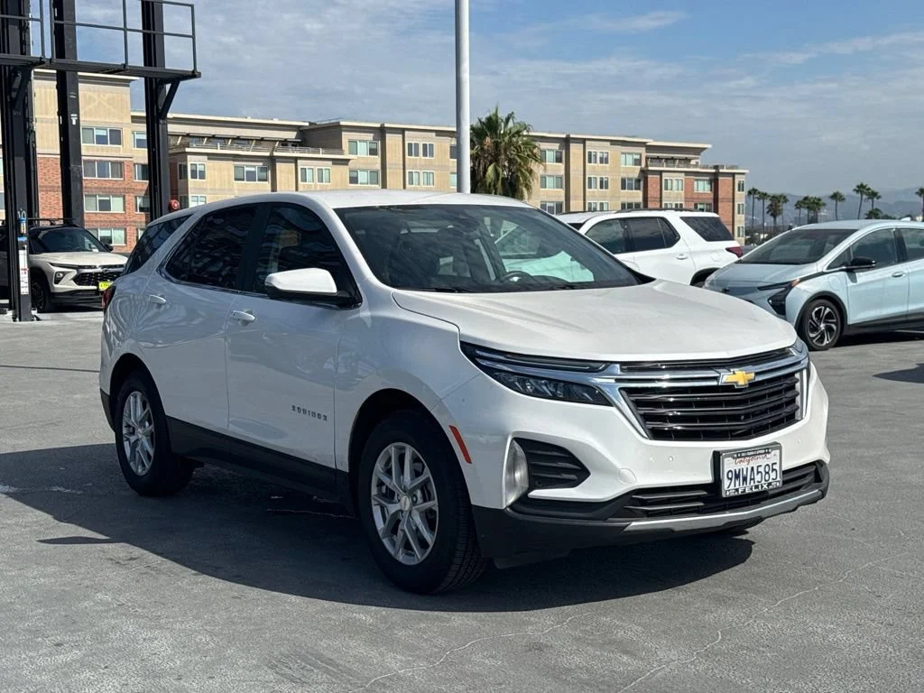 Used 2024 Iridescent Pearl Tricoat Chevrolet LT image 3