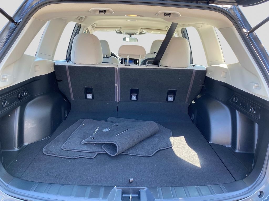 Used 2024 Gray Subaru Base image 7