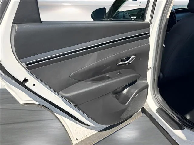 Used 2024 White Hyundai SEL image 16