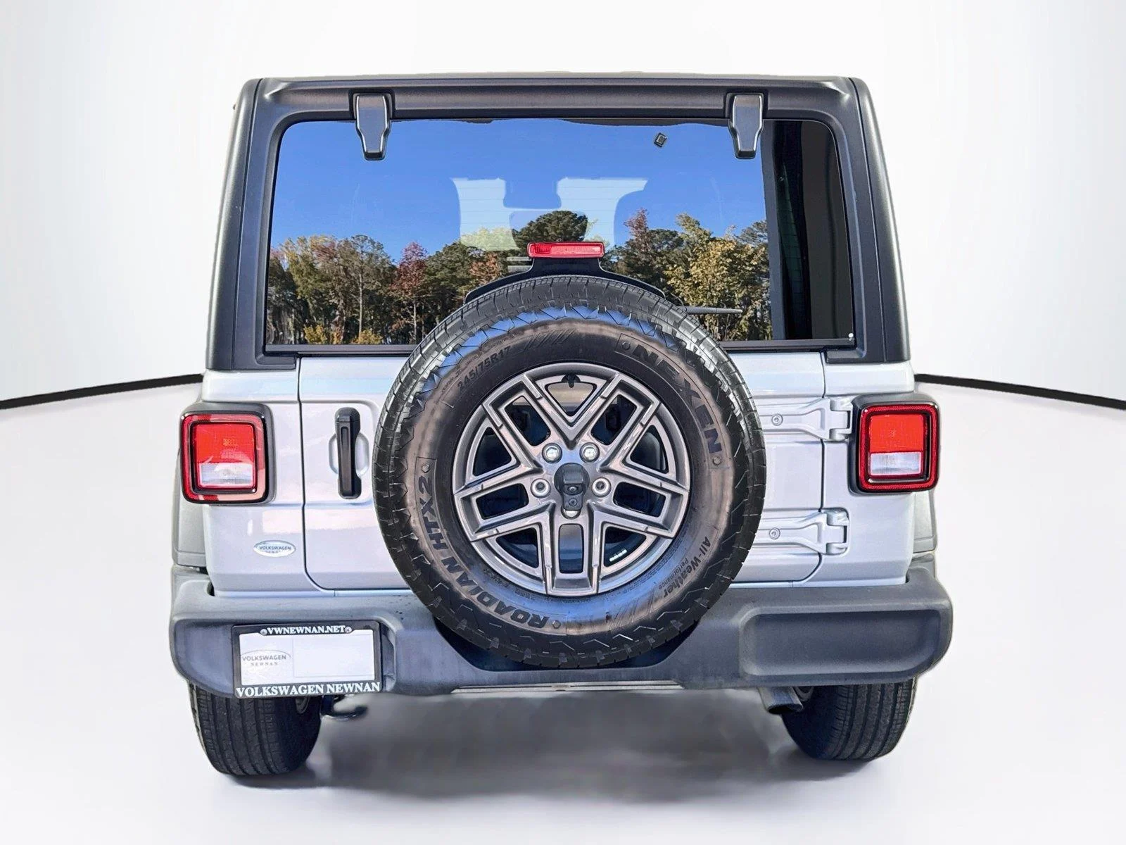 Used 2024 Silver Zynith Clearcoat Jeep Sport S image 5