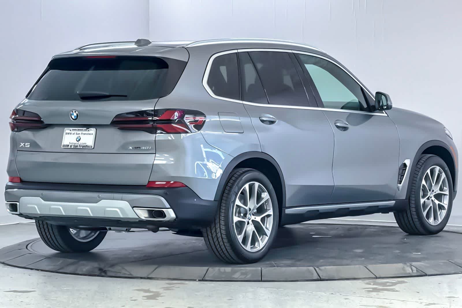 New 2026 Skyscraper Grey Metallic BMW xDrive40i image 2