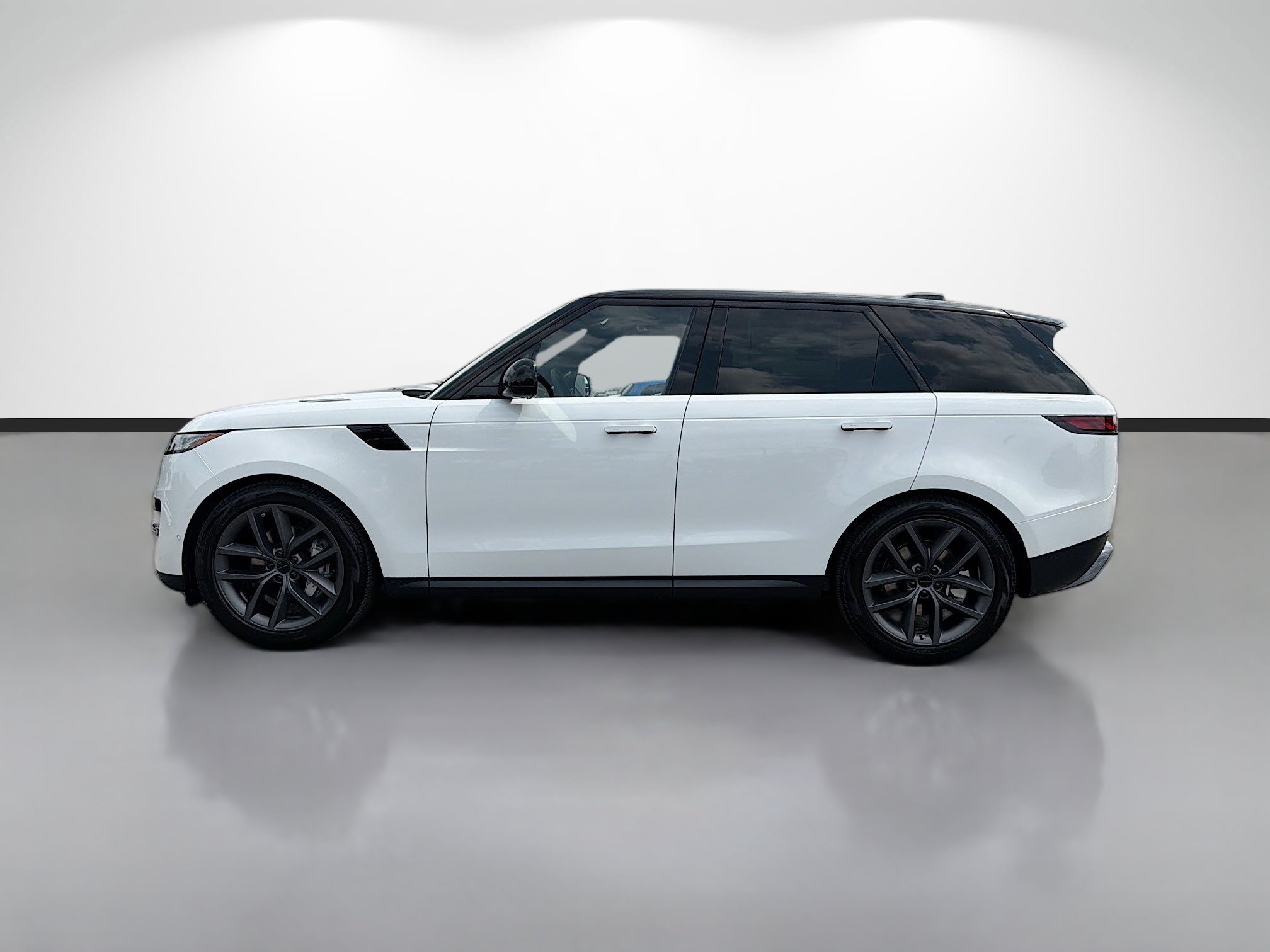 New 2026 Fuji White Land Rover SE image 2