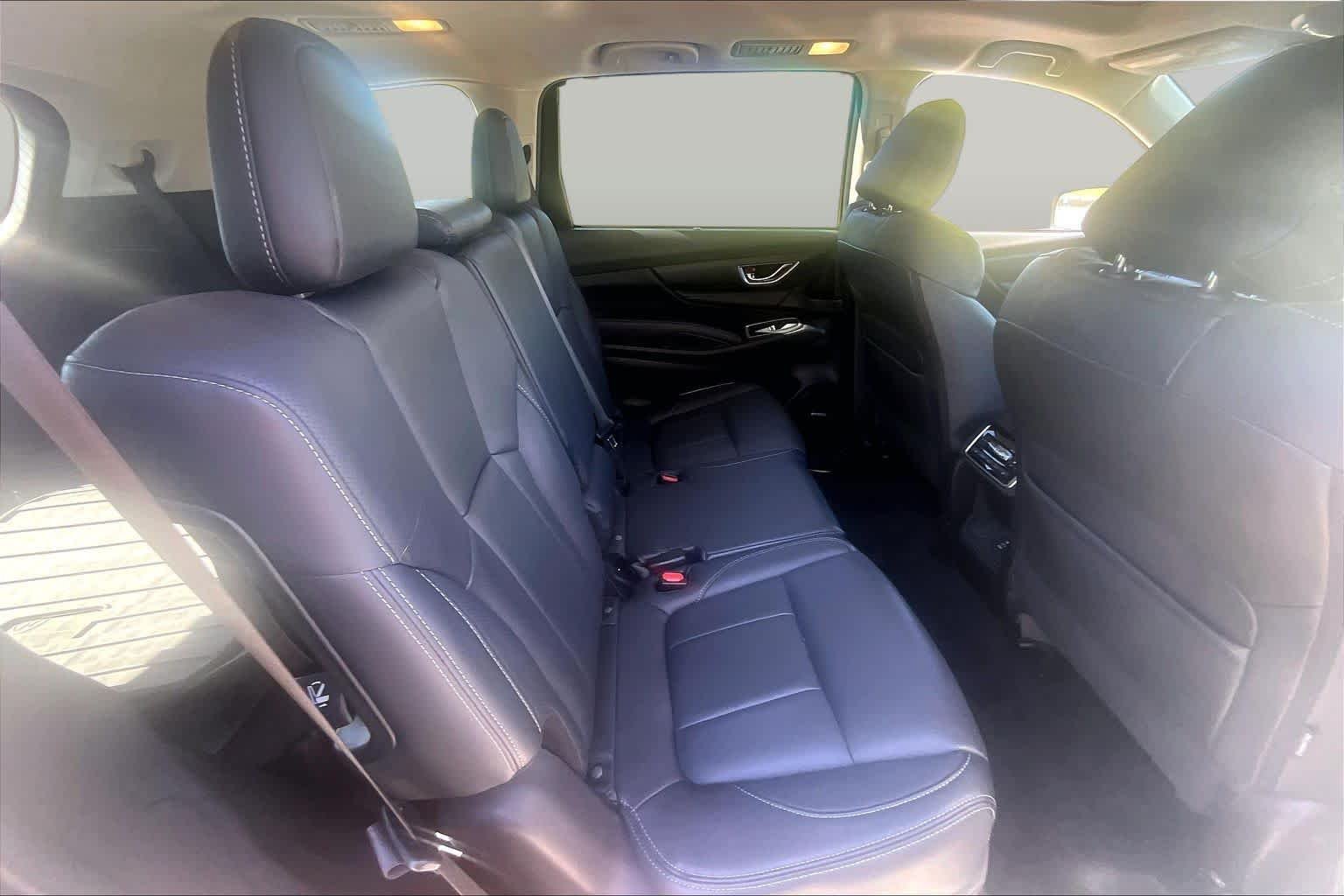 Used 2023 Ice Silver Metallic Subaru Limited image 21