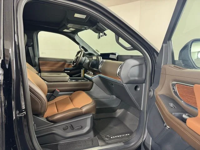 New 2026 Agate Black Metallic Ford King Ranch image 4