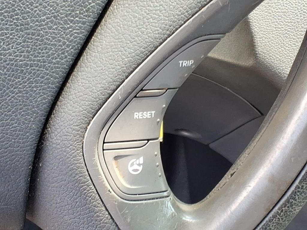 Used 2014 Phantom Black Metallic Hyundai GLS image 17