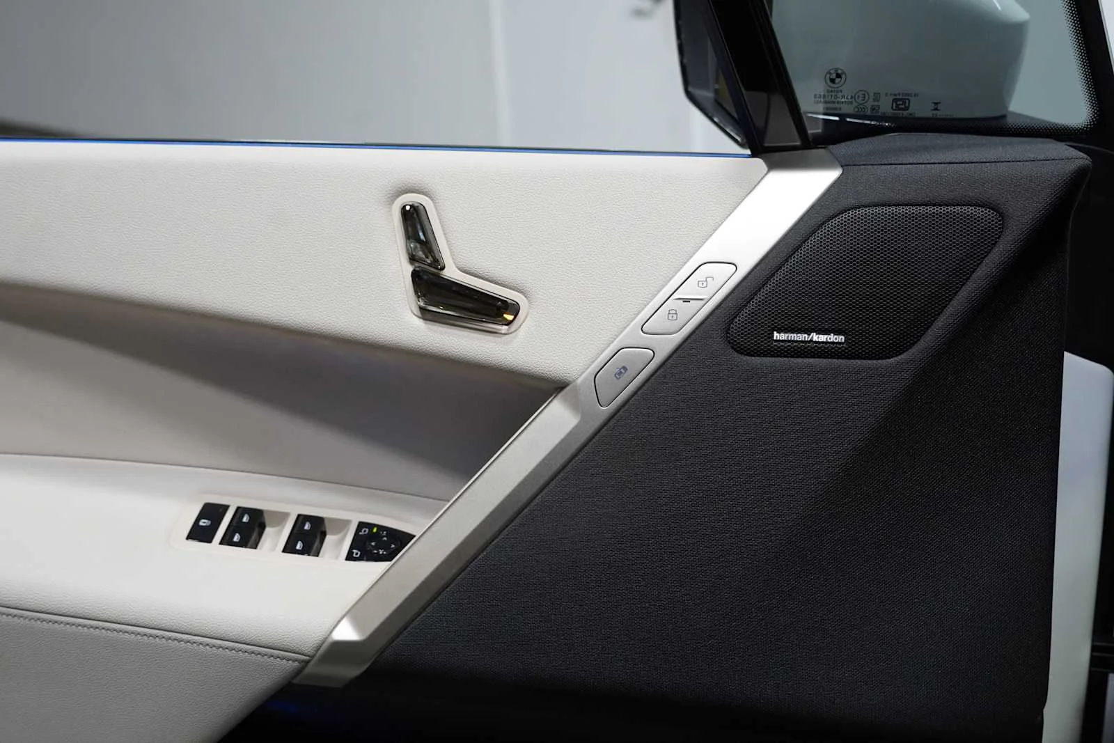 Certified Used 2024 Alpine White BMW xDrive50 image 13