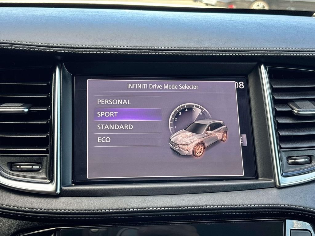 Used 2021 White INFINITI LUXE image 26