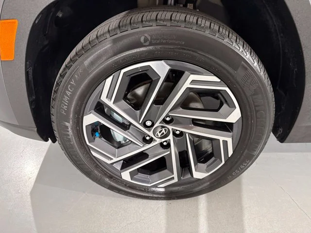 Used 2025  Hyundai Limited image 4