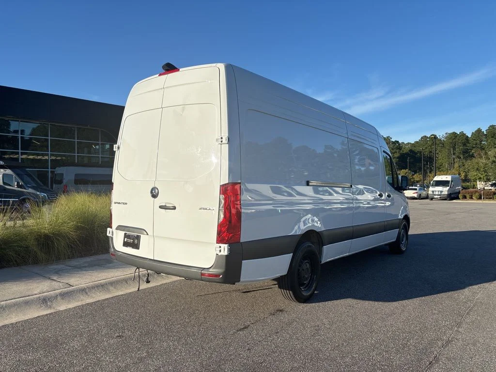 Used 2025 Arctic White Mercedes-Benz Cargo 170 WB image 3