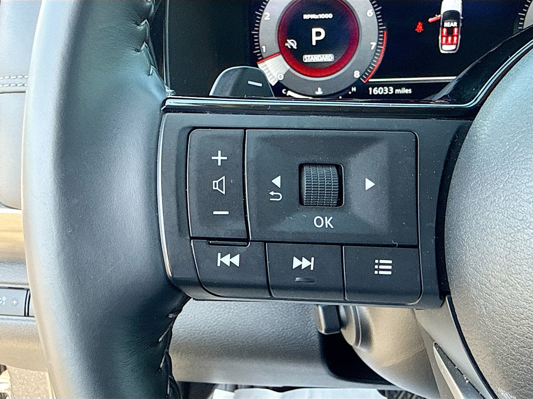 Used 2025 Gun Metallic Nissan Platinum image 39