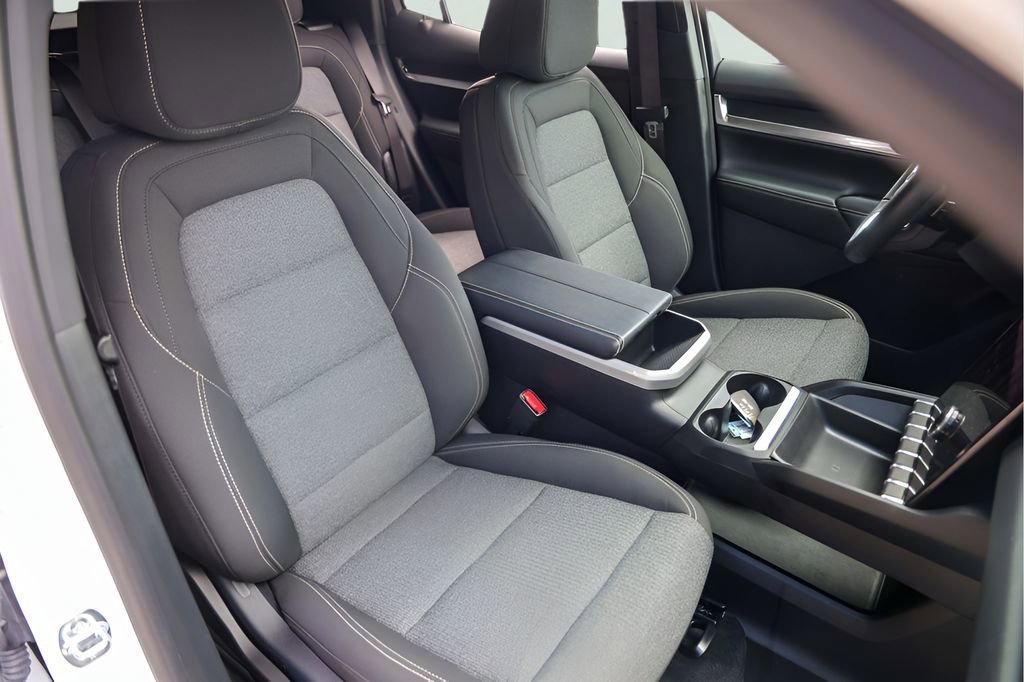 Used 2026 Summit White GMC Elevation image 31