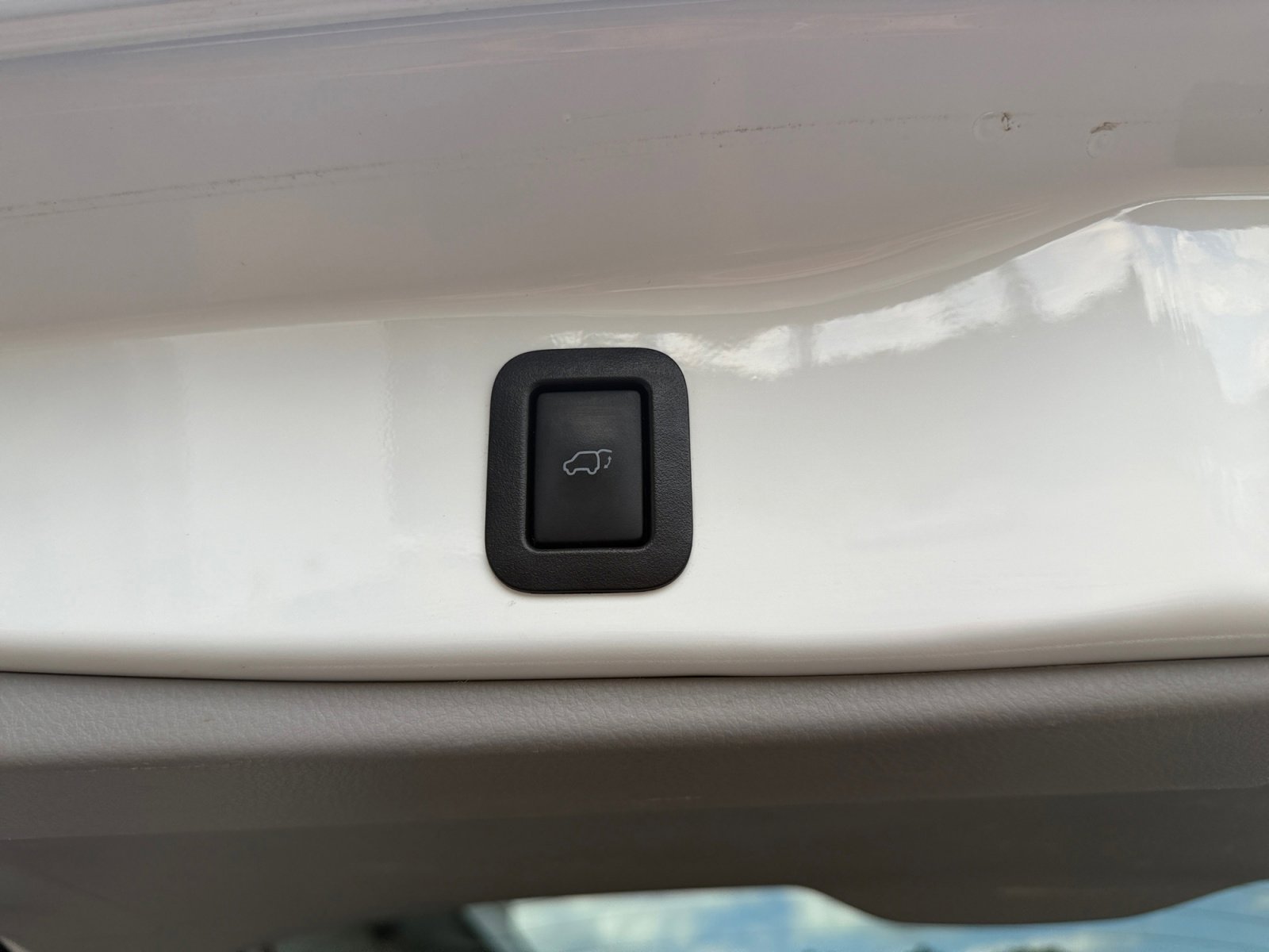Used 2017 Blizzard Pearl Toyota XLE image 40