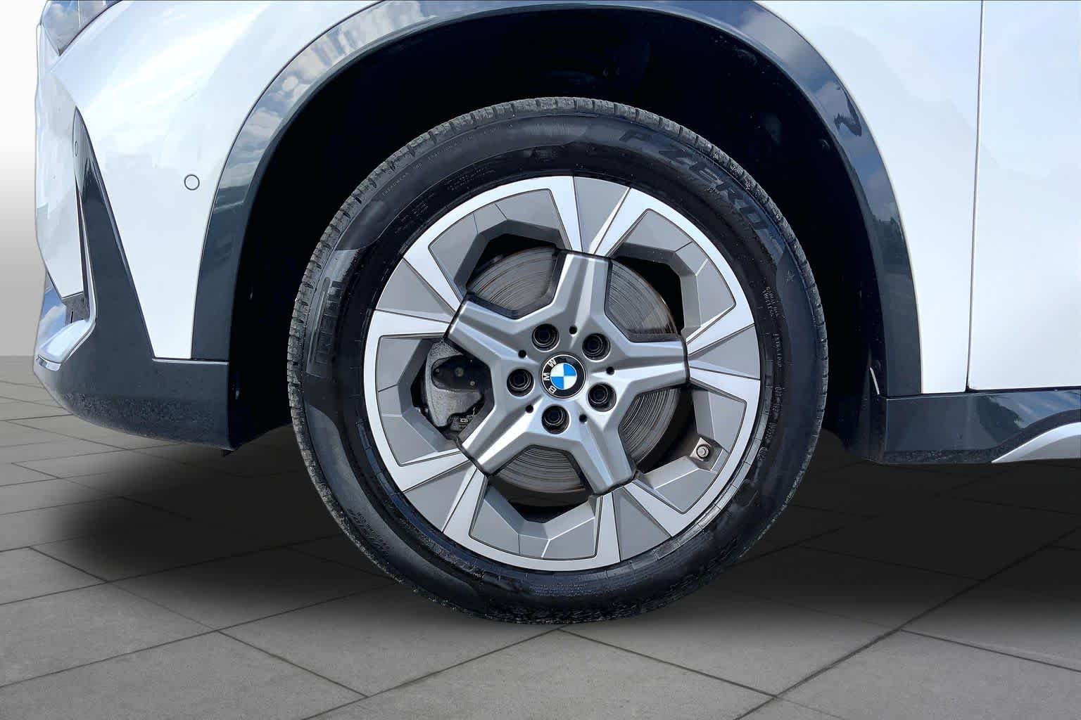 Used 2026 Mineral White Metallic BMW xDrive28i image 11