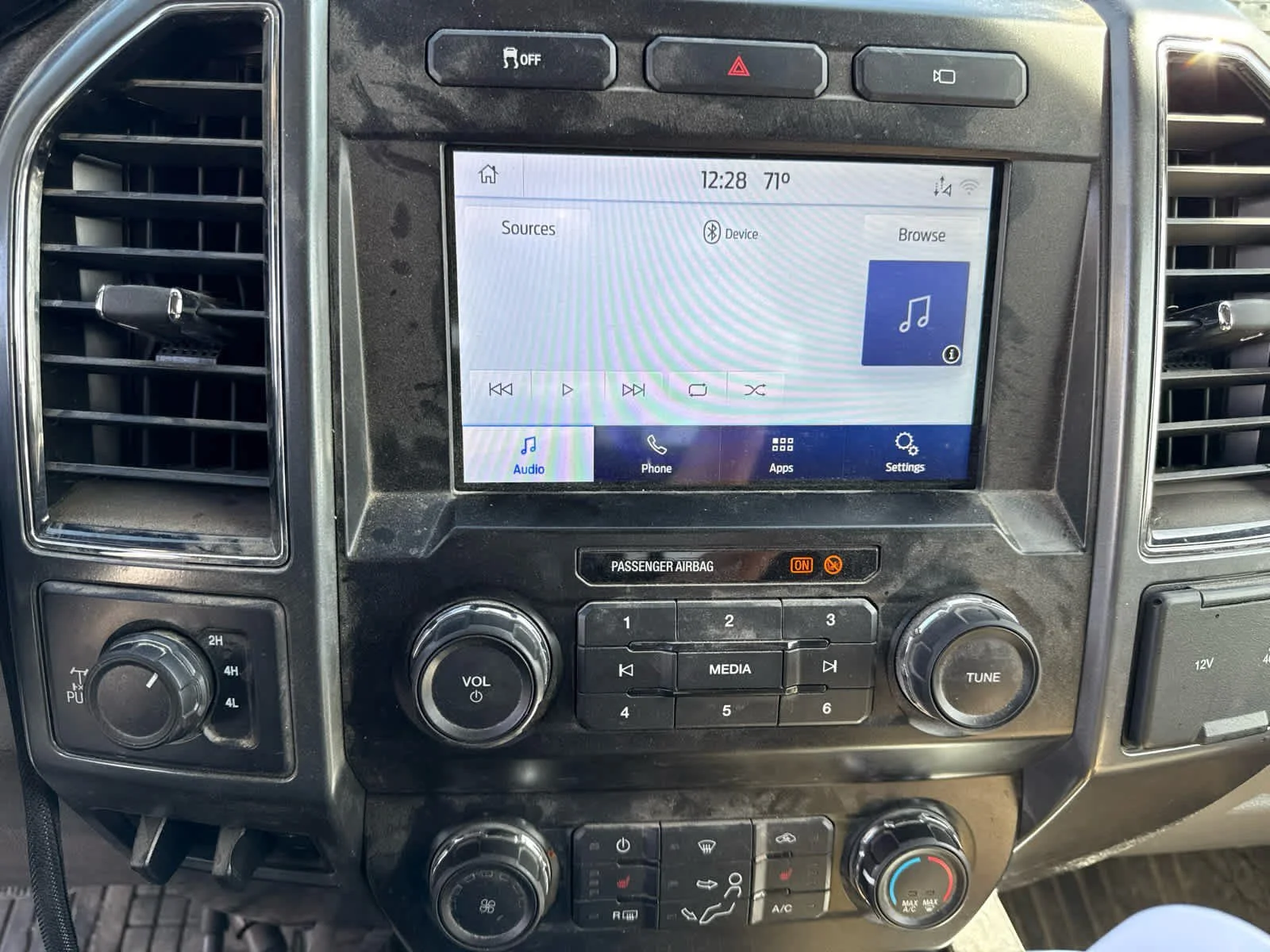 Used 2022 Oxford White Ford XLT image 10