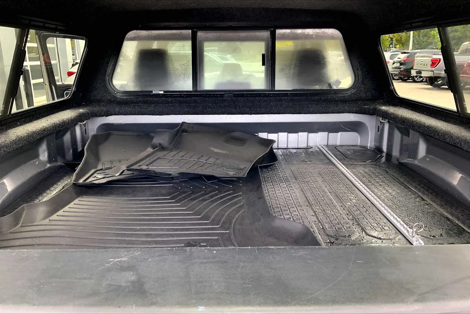 Used 2019 Billet Silver Metallic Clearcoat Ram Laramie image 33