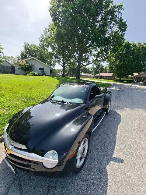 Used 2004 Black Chevrolet Base image 25