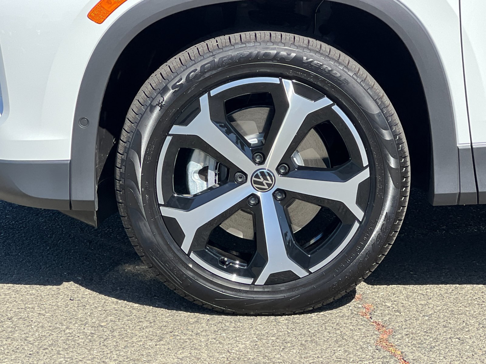 New 2026 Pure White Volkswagen SE image 24