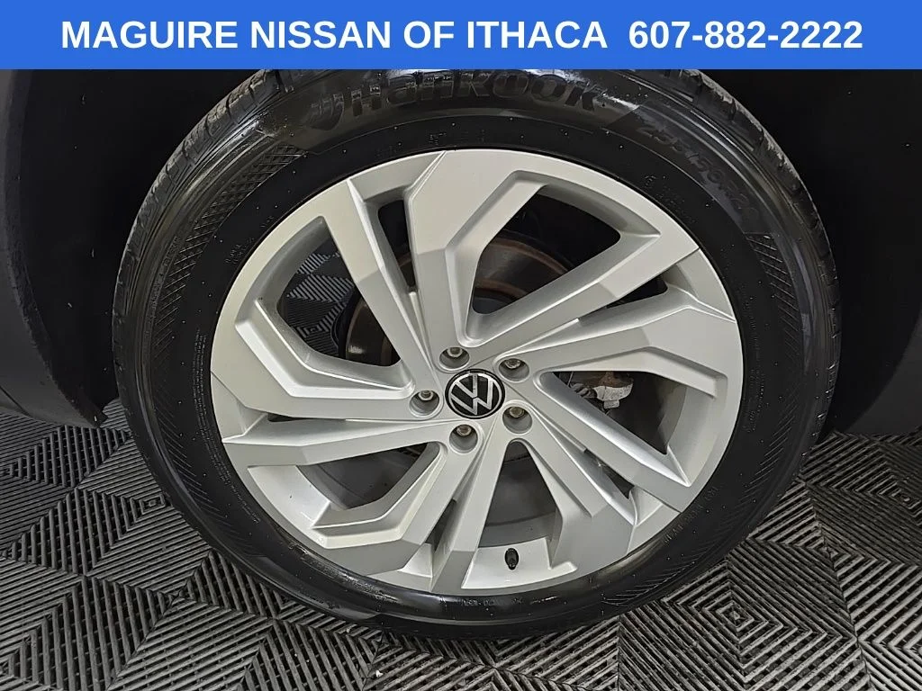 Used 2022 White Volkswagen 3.6L V6 SE w/Technology image 13