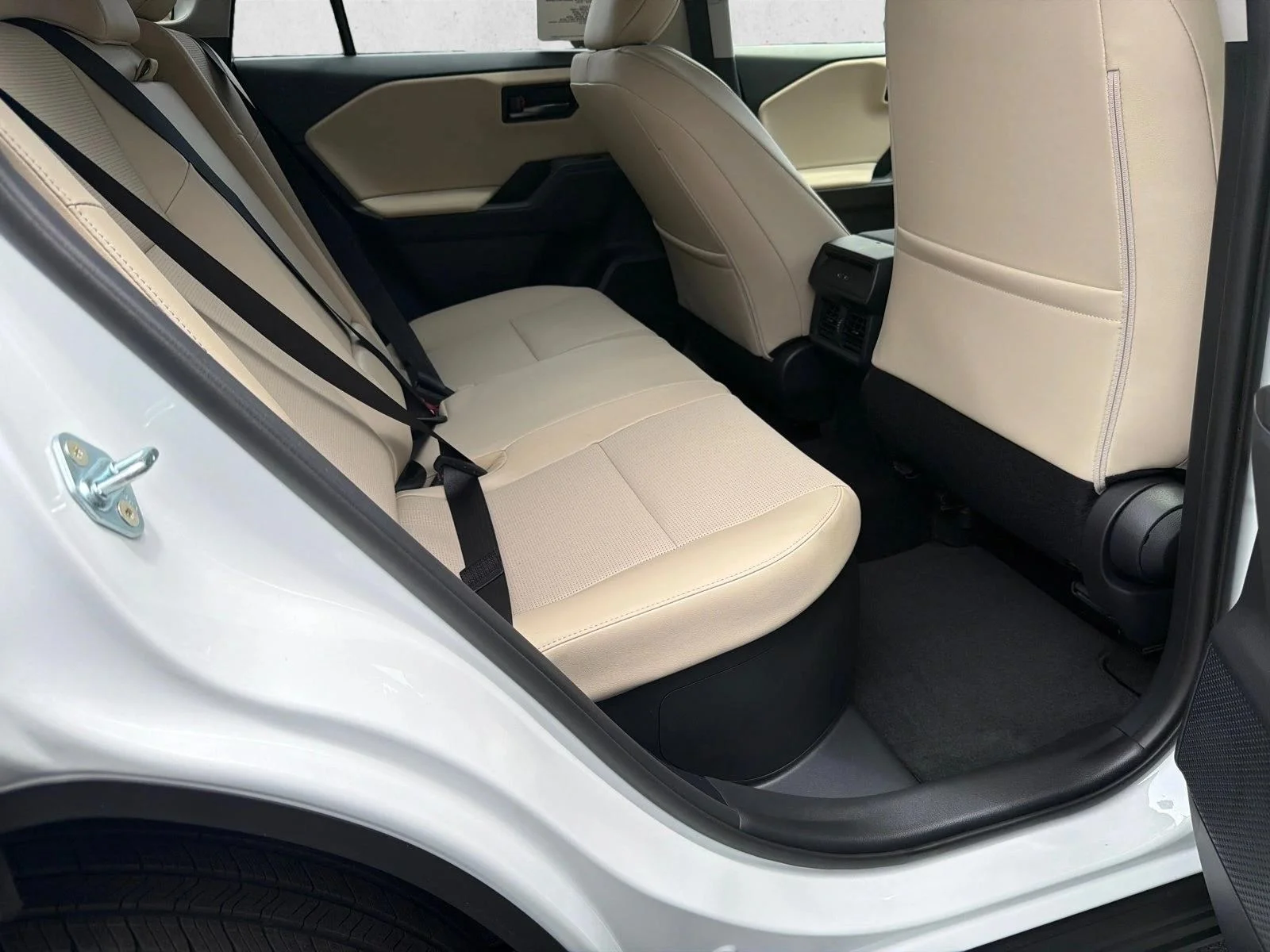 New 2026 Wind Chill Pearl Toyota XLE Premium image 1