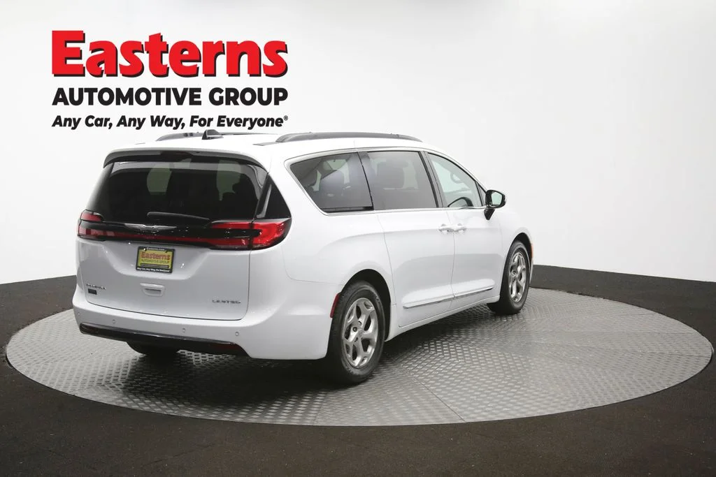 Used 2023 White Chrysler Limited image 43