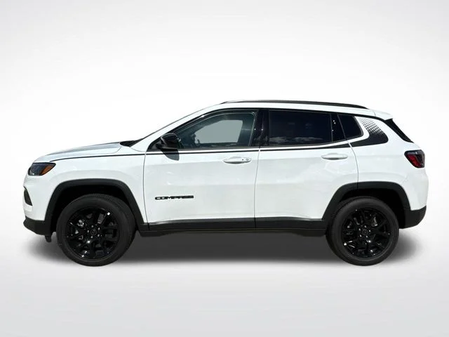 New 2026 Bright White Clear-Coat Exterior Paint Jeep Latitude image 5