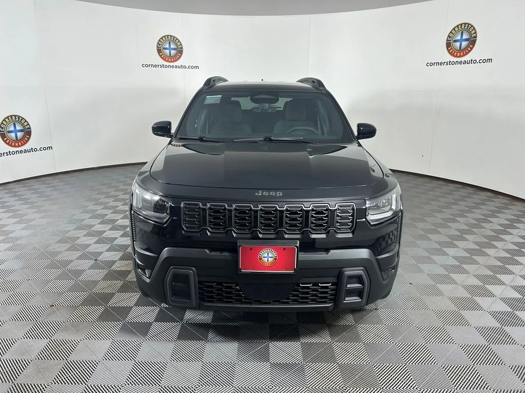 New 2026 Diamond Black Crystal Pearl-Coat Exterior Paint Jeep Laredo image 14