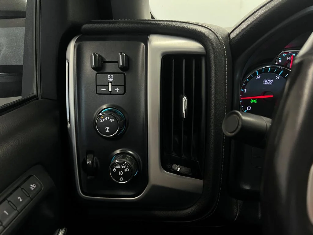 Used 2019 Onyx Black GMC SLT image 29