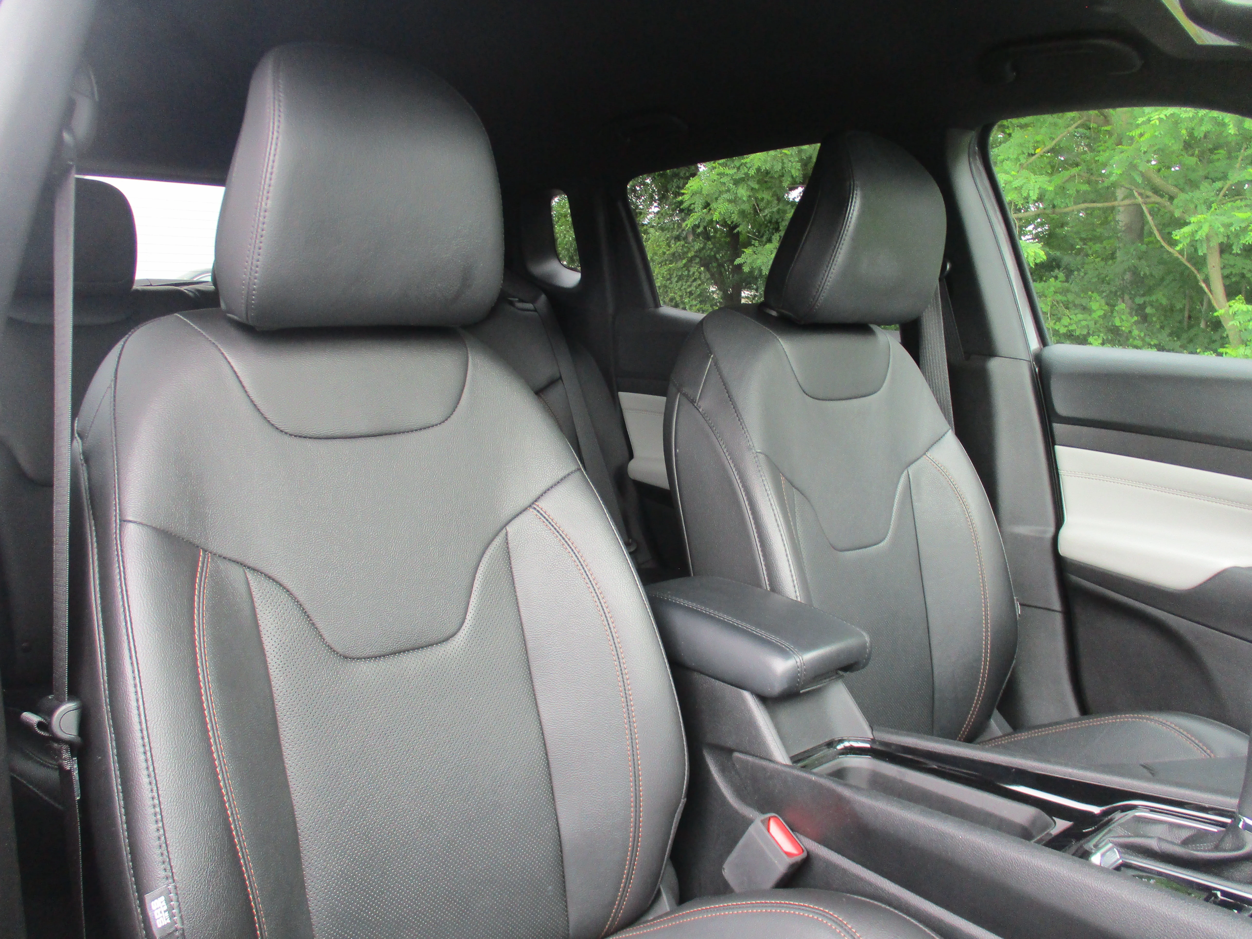 Used 2023 Granite Crystal Metallic Clearcoat Jeep Limited image 37