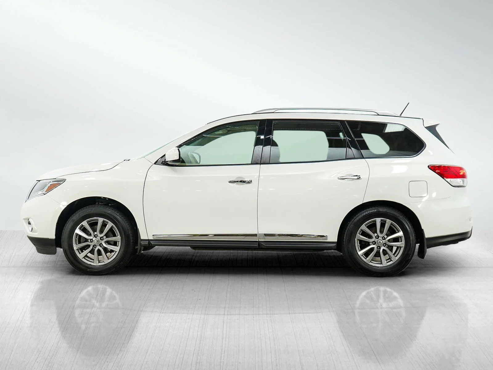 Used 2014 Nissan Pathfinder SL with VIN 5N1AR2MM9EC730431 for sale in Wayzata, Minnesota