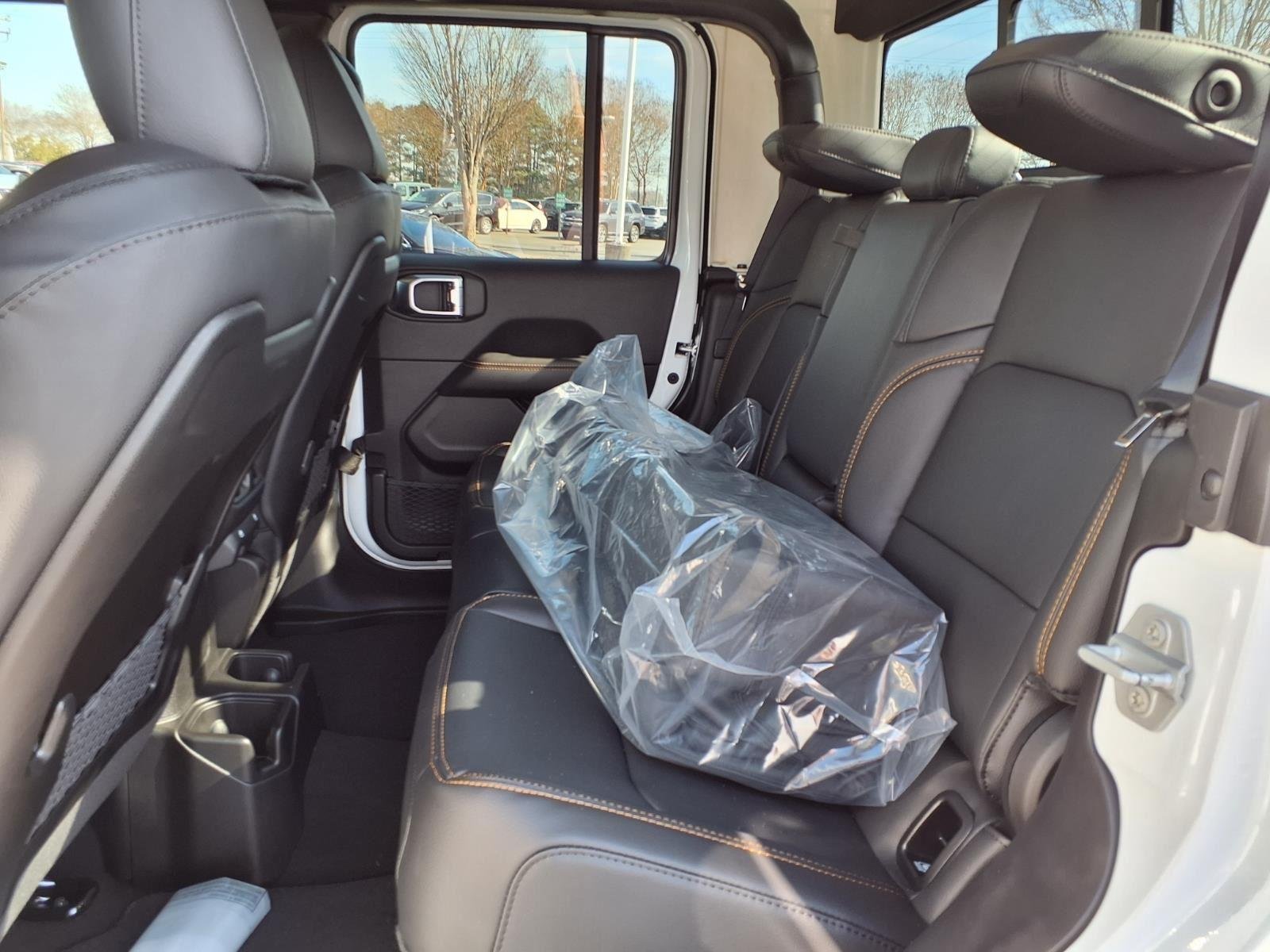 New 2026 Bright White Clear-Coat Exterior Paint Jeep Sahara image 20