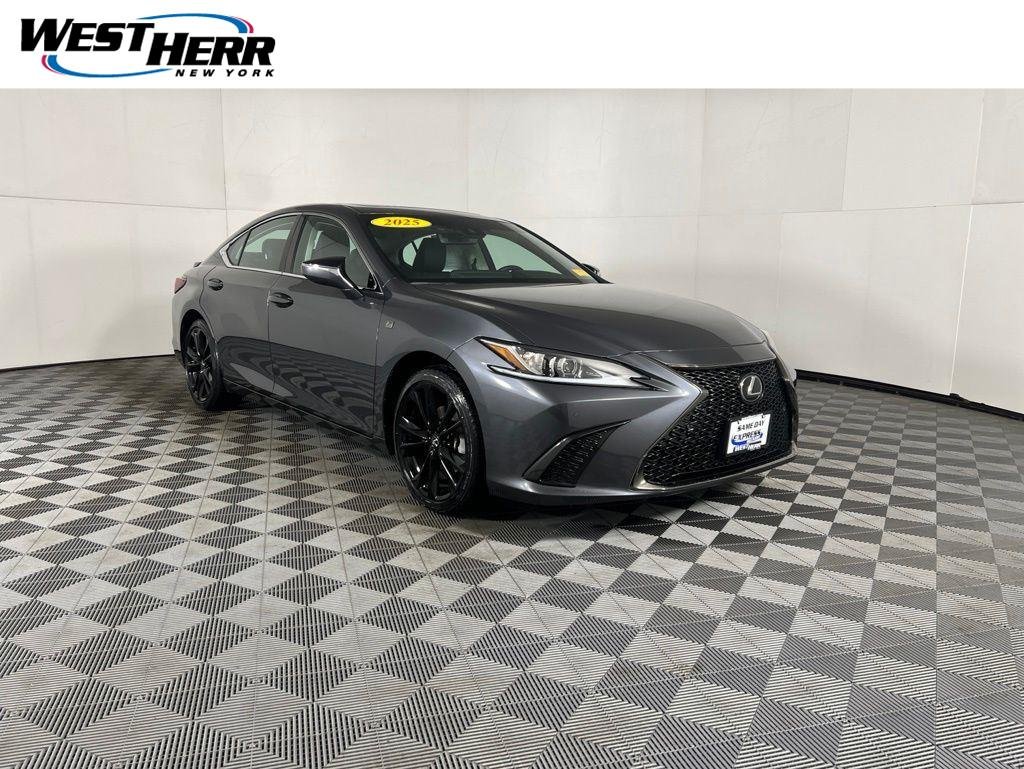 2025 Lexus ES 300h 300h's photo
