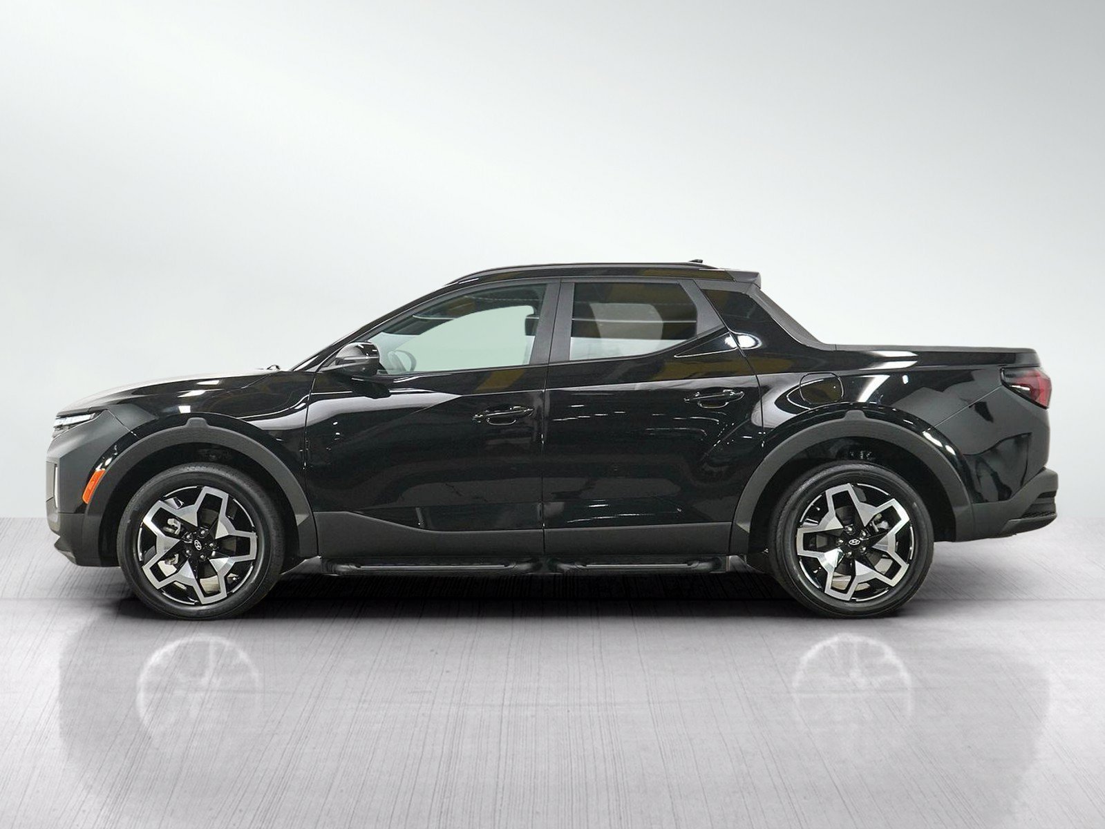 Used 2024 Hyundai Santa Cruz Limited with VIN 5NTJEDAF0RH078523 for sale in Minneapolis, Minnesota