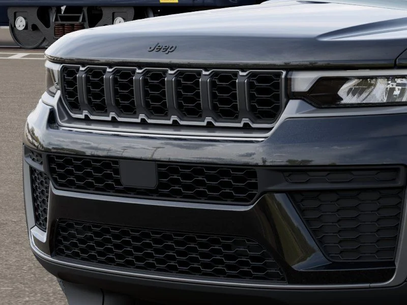 New 2026 Diamond Black Crystal Pearl-Coat Exterior Paint Jeep Altitude image 12