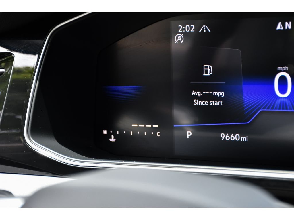 Used 2025 Pyrite Silver Metallic Volkswagen SE image 19