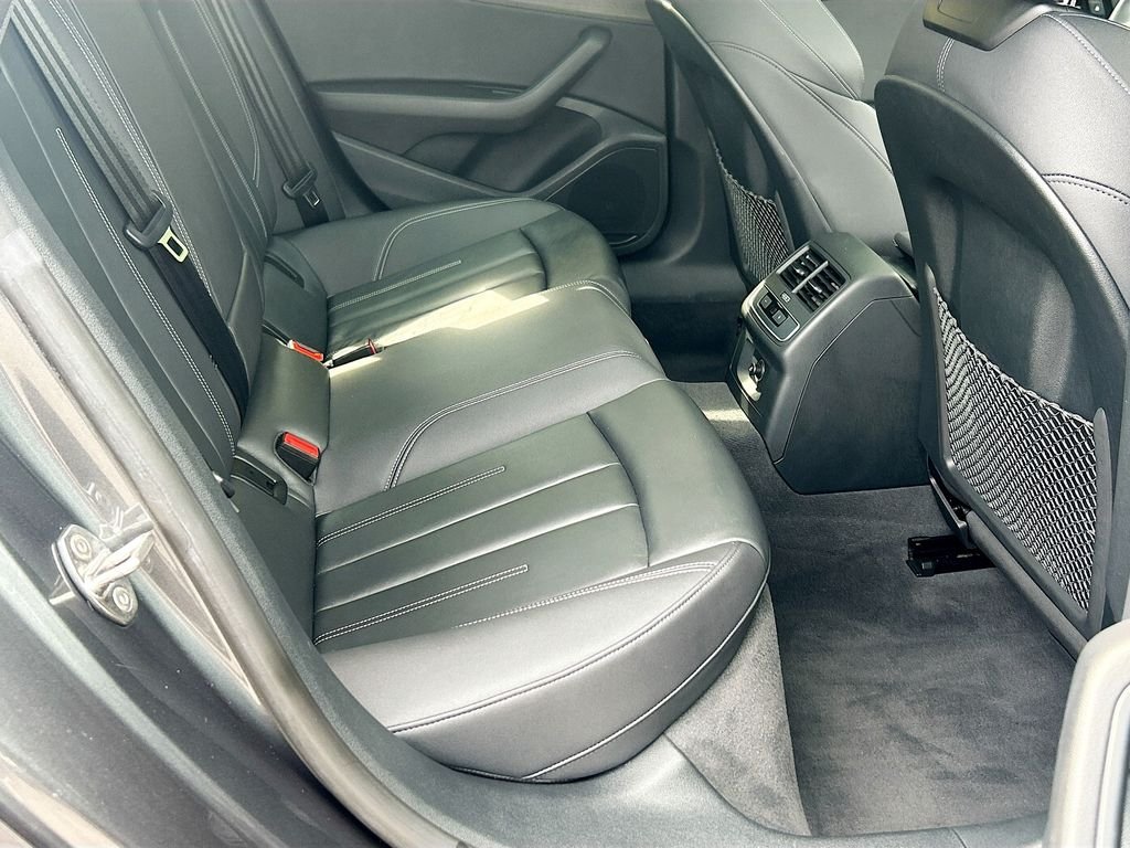 Used 2023 Daytona Gray Pearl Effect Audi S line Premium image 28