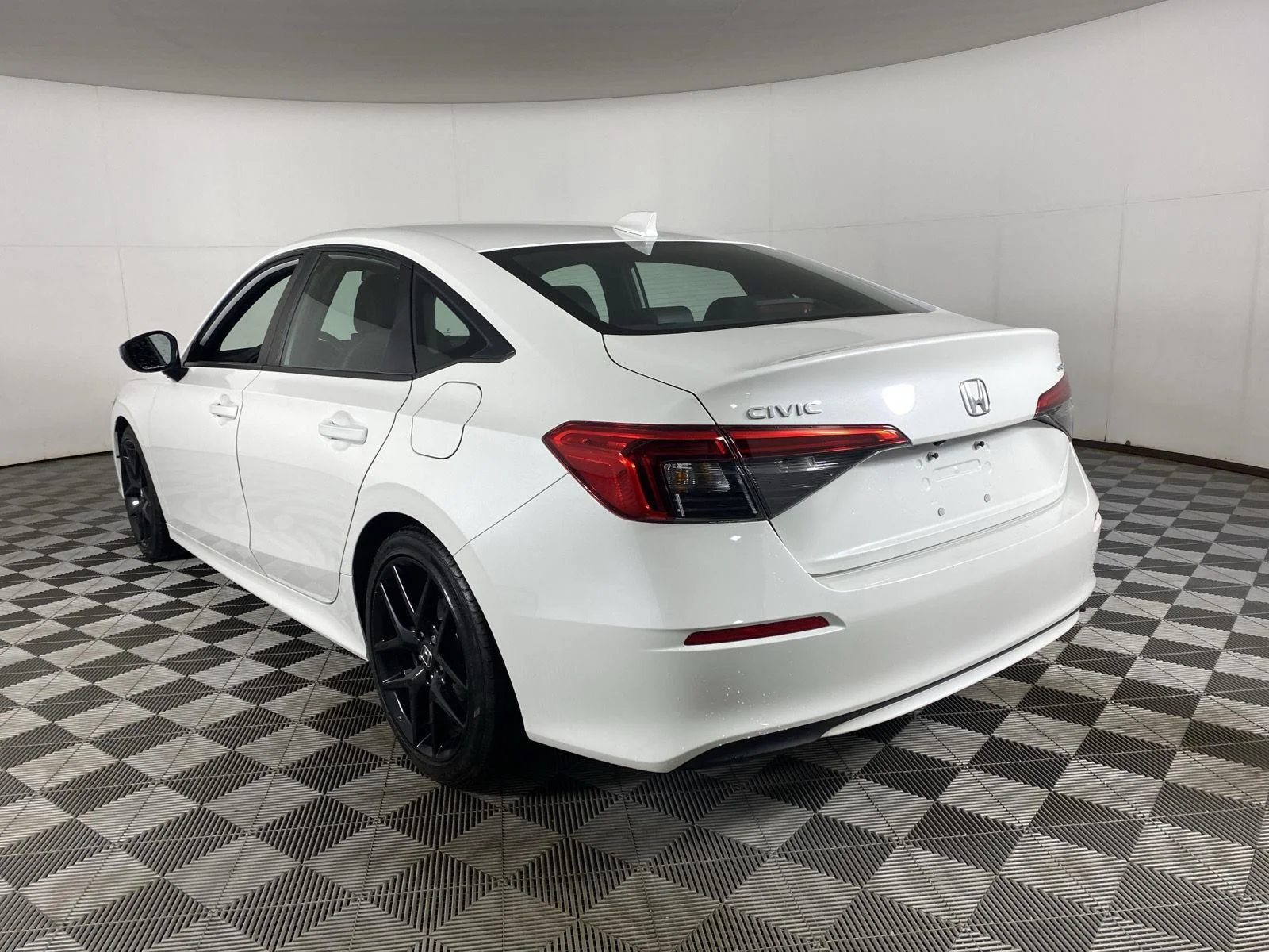 Used 2024 Platinum White Pearl Honda Sport image 5