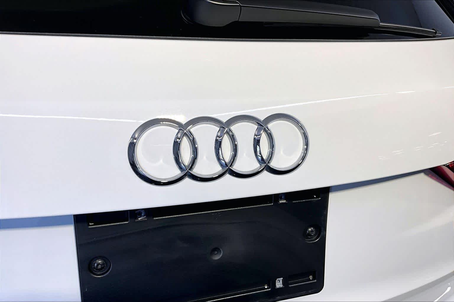 Used 2023 Glacier White Metallic Audi S line Premium image 33