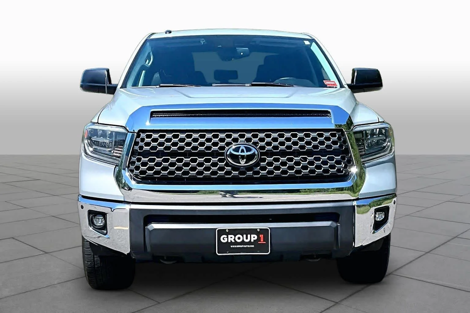 Used 2018 Cement Toyota SR5 image 5
