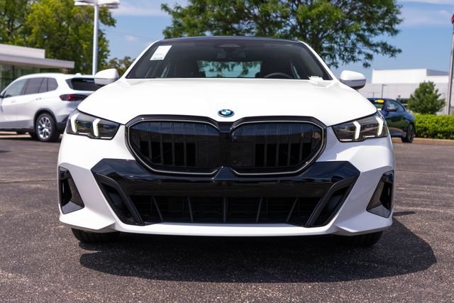 New 2027 Alpine White BMW 550e xDrive image 7
