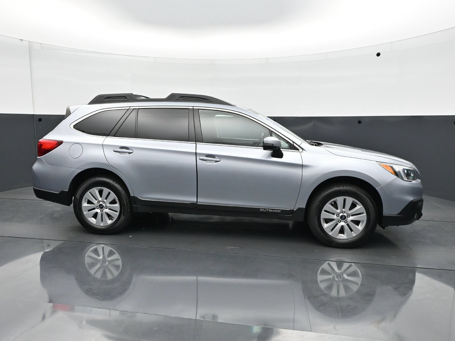 Used 2015 Ice Silver Metallic Subaru 2.5i Premium image 8