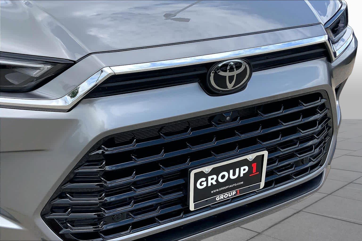 Used 2025 Heavy Metal Toyota Hybrid Limited image 30