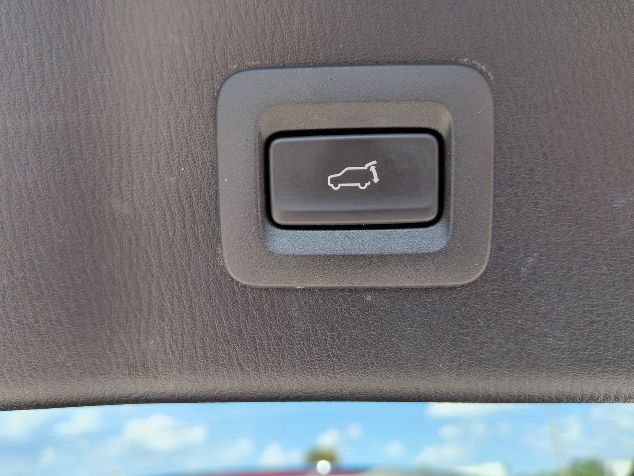 Used 2017 Deep Crystal Blue Mica Mazda Grand Select image 15
