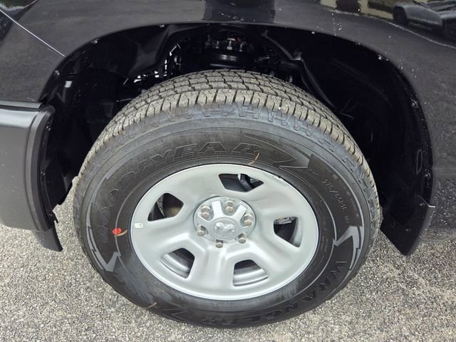 New 2026 Diamond Black Crystal Pearl-Coat Exterior Paint RAM Tradesman image 16