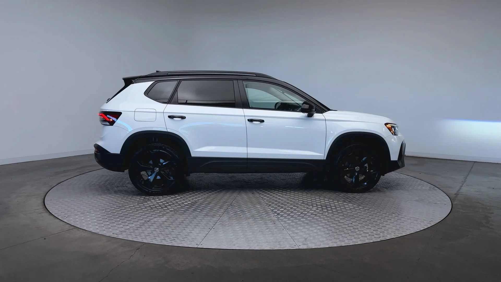 2025 Volkswagen Taos SE Black - Photo 9