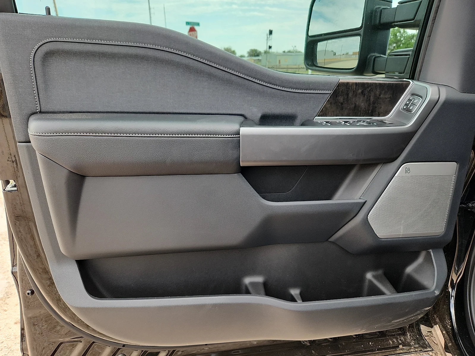 New 2026 Agate Black Metallic Ford F-250® Lariat® image 14