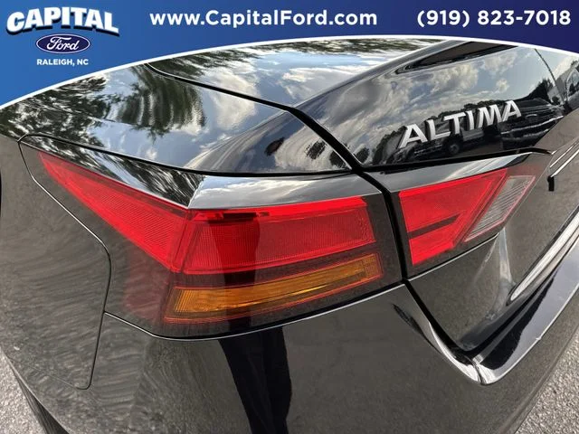 Used 2025 Black Nissan 2.5 SV image 15