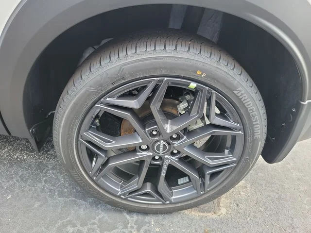 New 2026 Aspen White TriCoat / Super Black Two-tone Nissan SR image 7