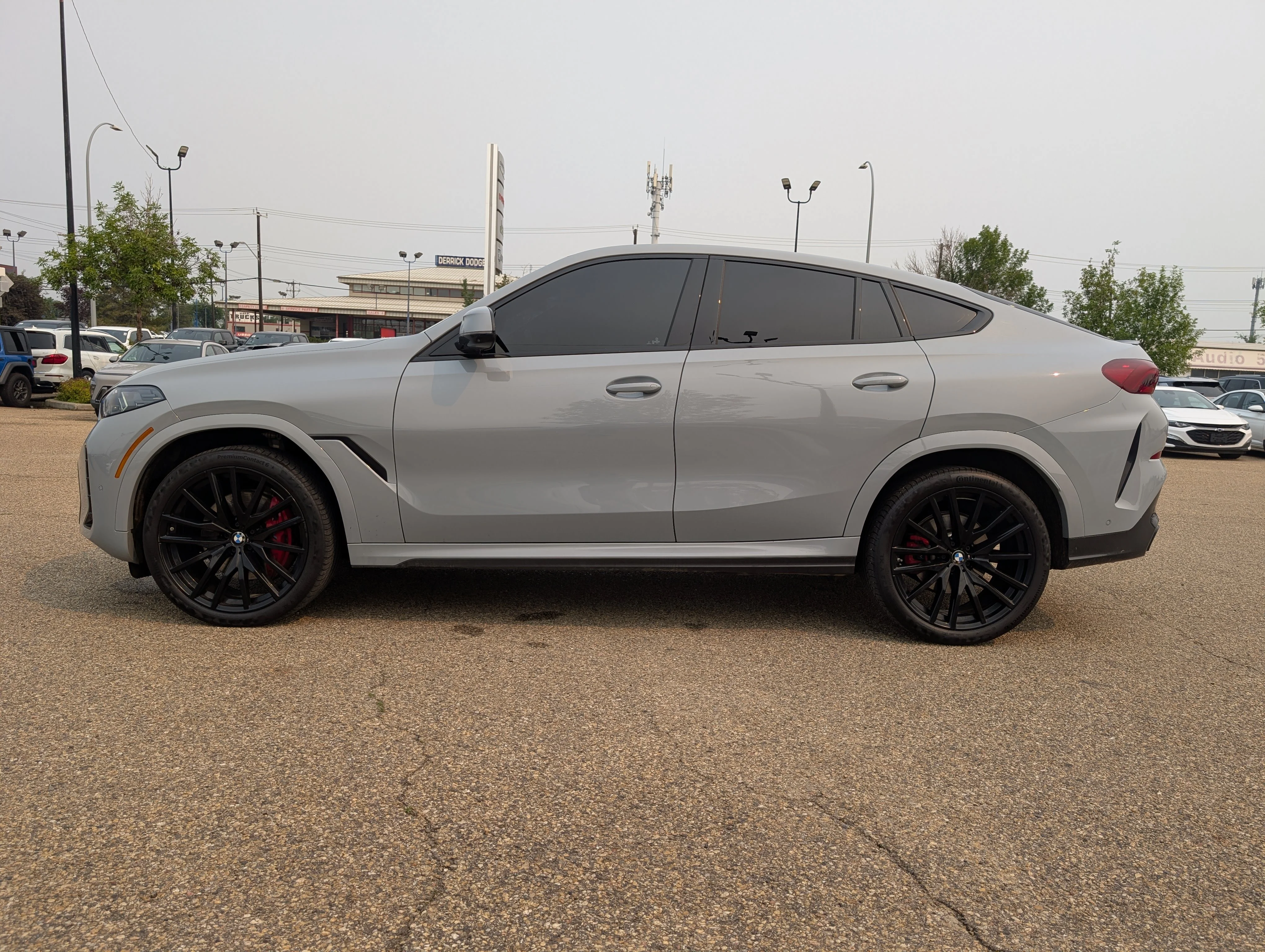 Used 2024 Gray BMW xDrive40i image 3