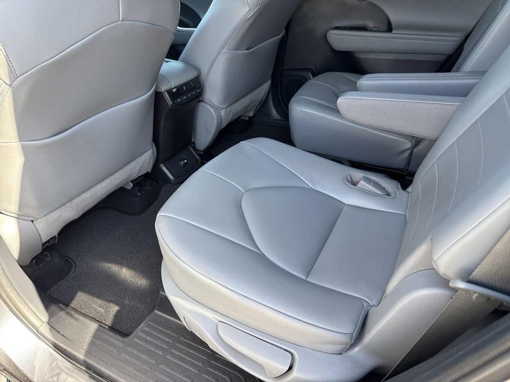 2021 Toyota Highlander XLE - Photo 28